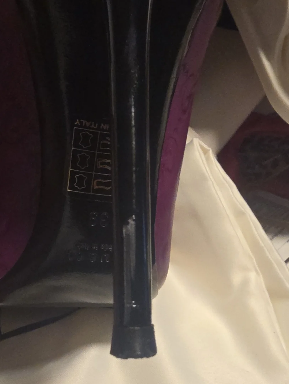 Gucci leather peep